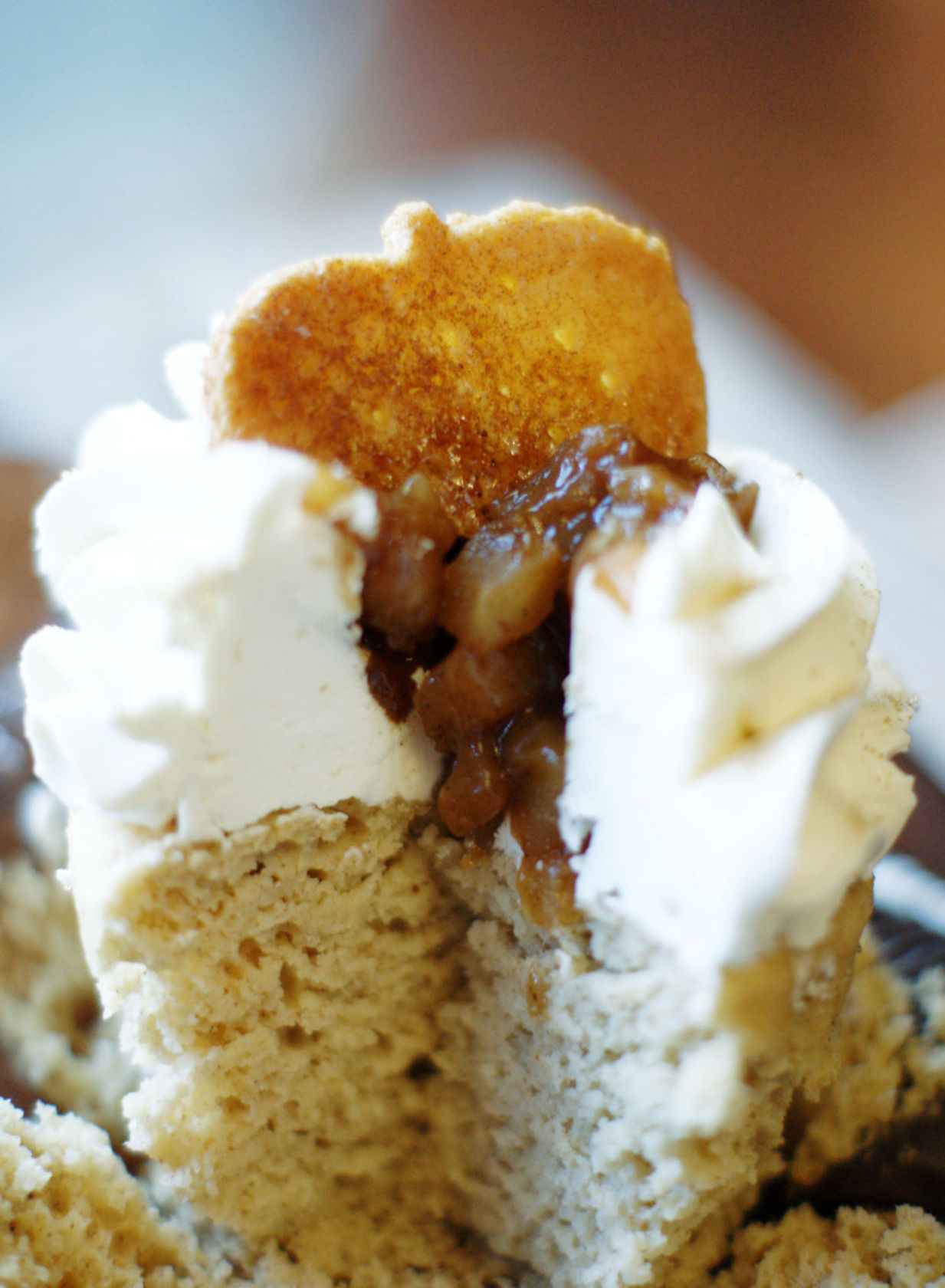 MadHouse Bakes Apple Crumble Cupcake